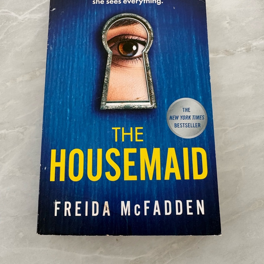 The Housemaid by - Blue Paperback Thriller